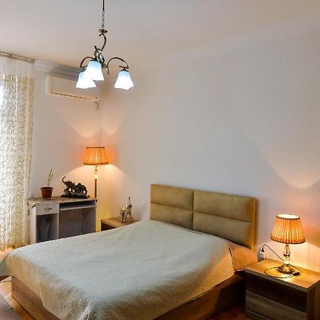 Apartment On Rustaveli Avenue Kutaisi Exterior photo