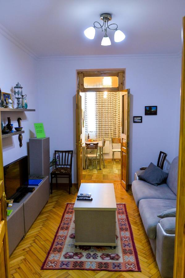 Apartment On Rustaveli Avenue Kutaisi Exterior photo
