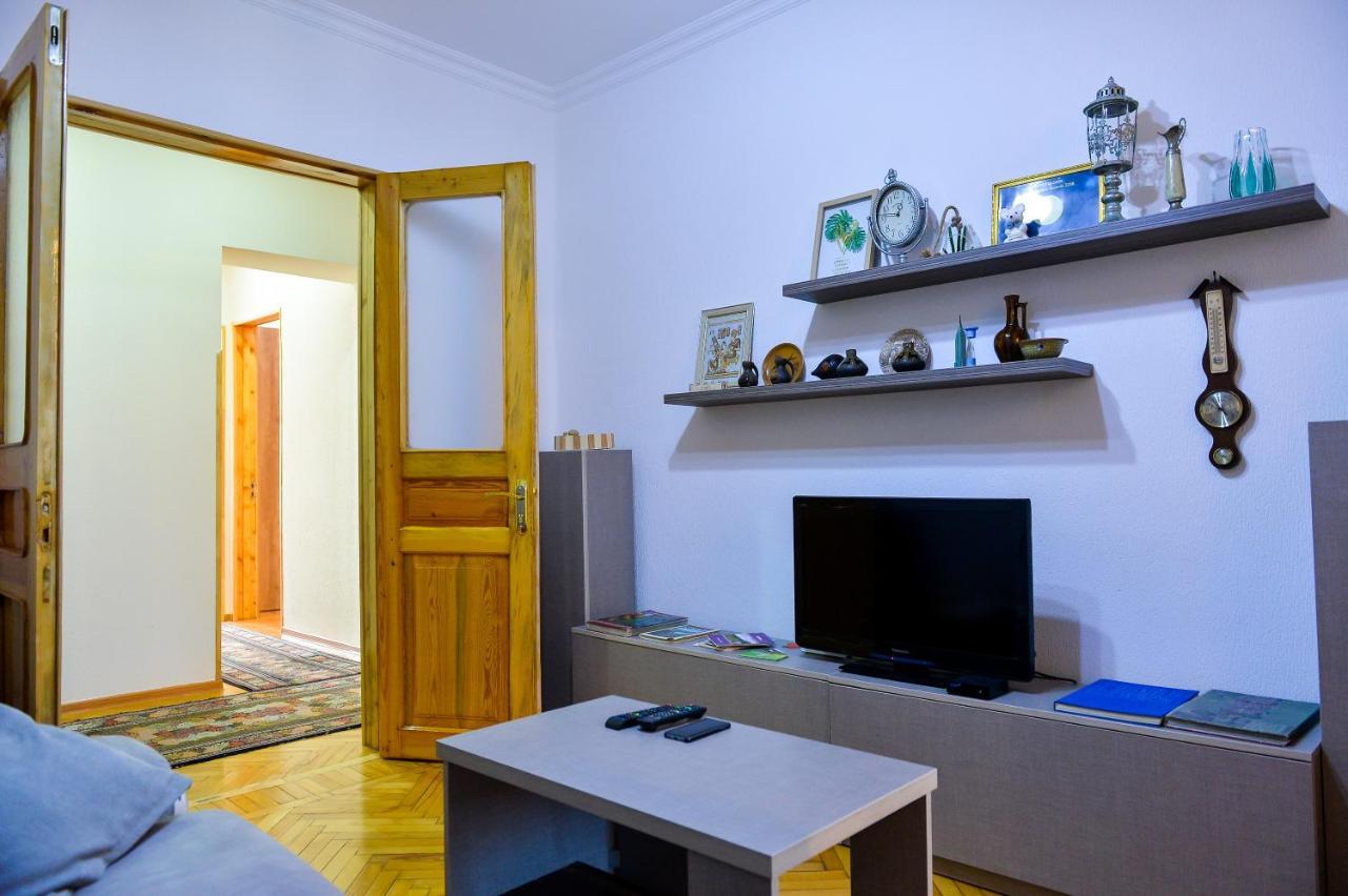 Apartment On Rustaveli Avenue Kutaisi Exterior photo