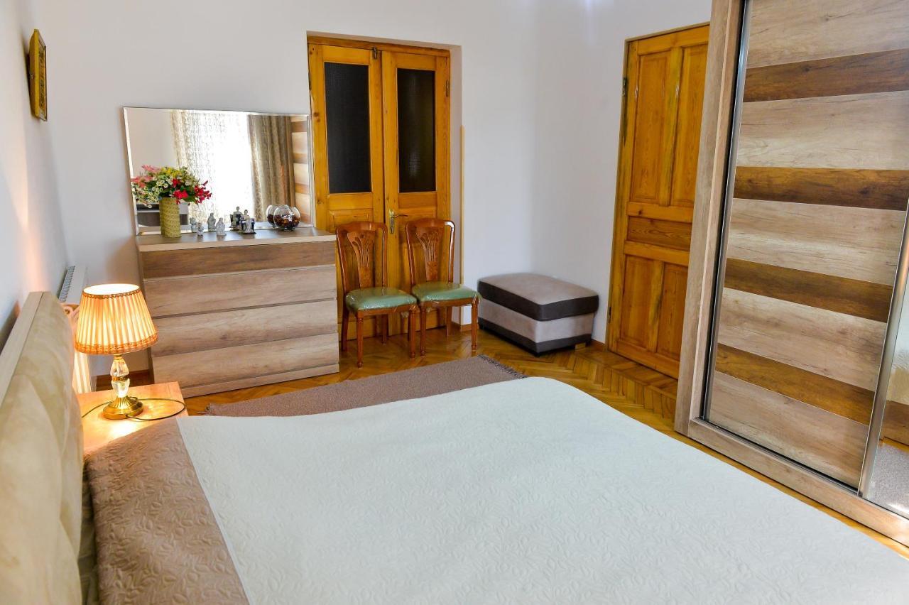 Apartment On Rustaveli Avenue Kutaisi Exterior photo
